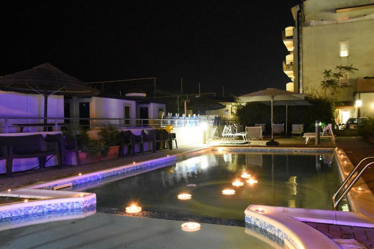 Residence Moderno Lido Di Savio Eksteriør billede